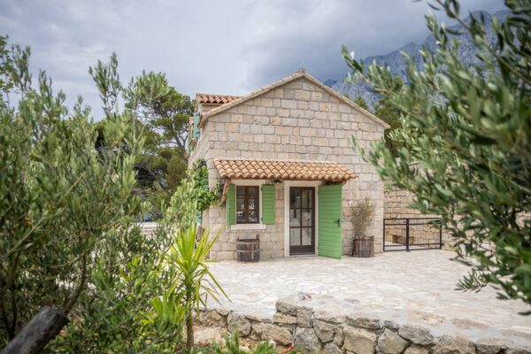 Gallery Thumbnail https://makarska-touristik.com/wp-content/uploads/2026/06/Villa-Makar-5.jpg